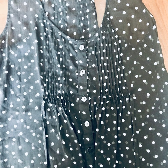 Black & White Polka dot Top Sleeveless. Medium - Picture 4 of 8